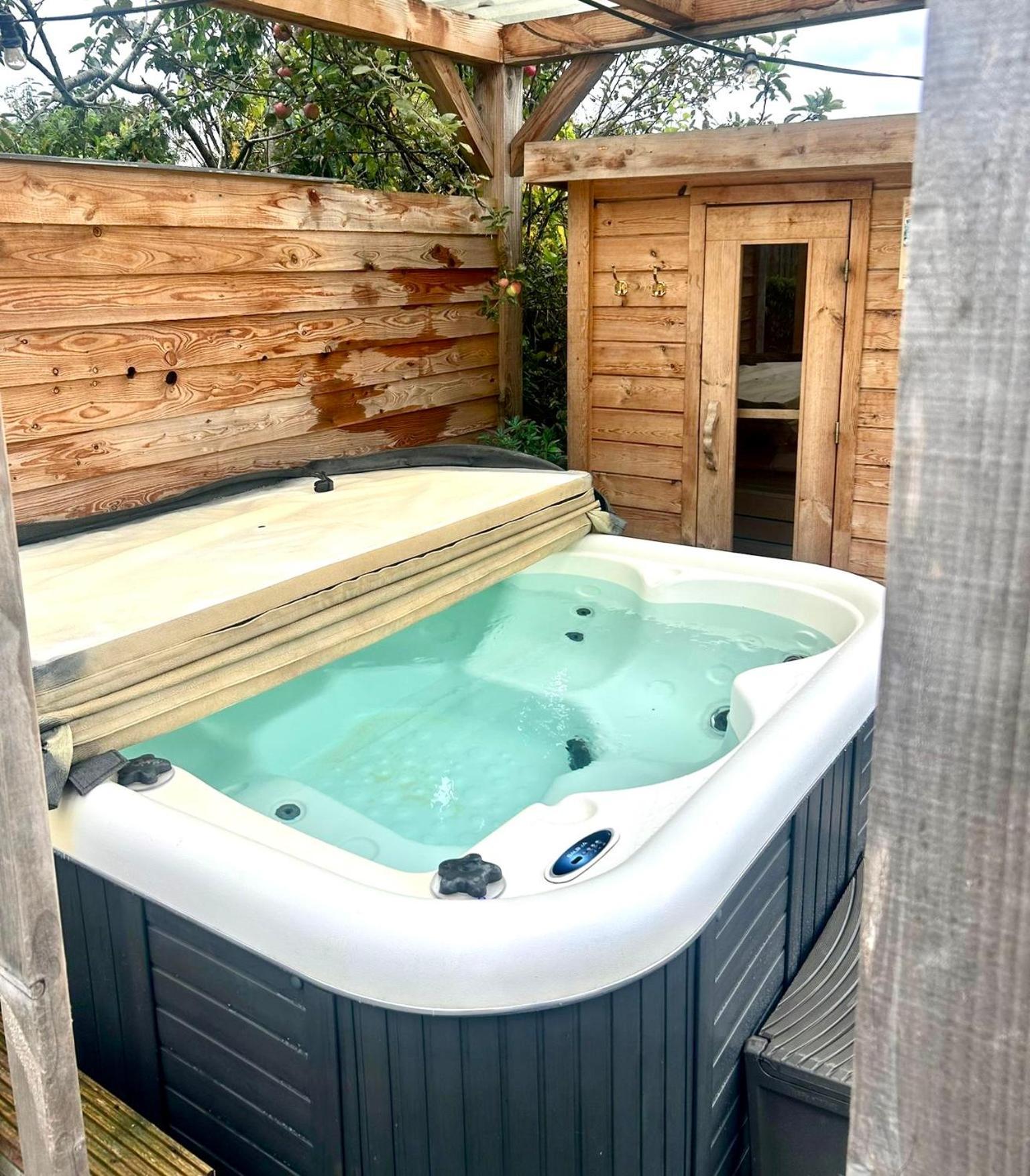 Wellness Bungalow With Jacuzzi &Sauna&Private Garden Near Amsterdam Vijfhuizen Екстер'єр фото